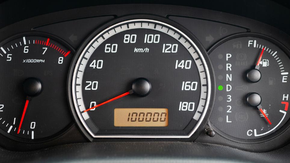 「走行距離10万キロは中古車選びのひとつの節目。10万キロを超えていても、車両状態やメンテナンス状況によってはまだまだ長く乗ることができます。」